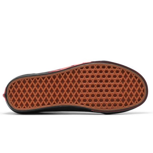 Vans WMNS Old Skool
(Flame Wall) Black/Black
VN0A38G1Q8Q
Sneakers - Picture 6 of 16